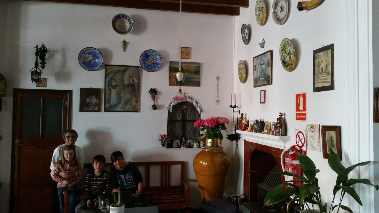 Hostal Restaurante Playa 콜로니아 산트 호르디 외부 사진